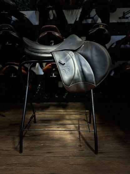 18" 2022 Voltaire Stuttgart CC Saddle (M - 4.5" Gullet)