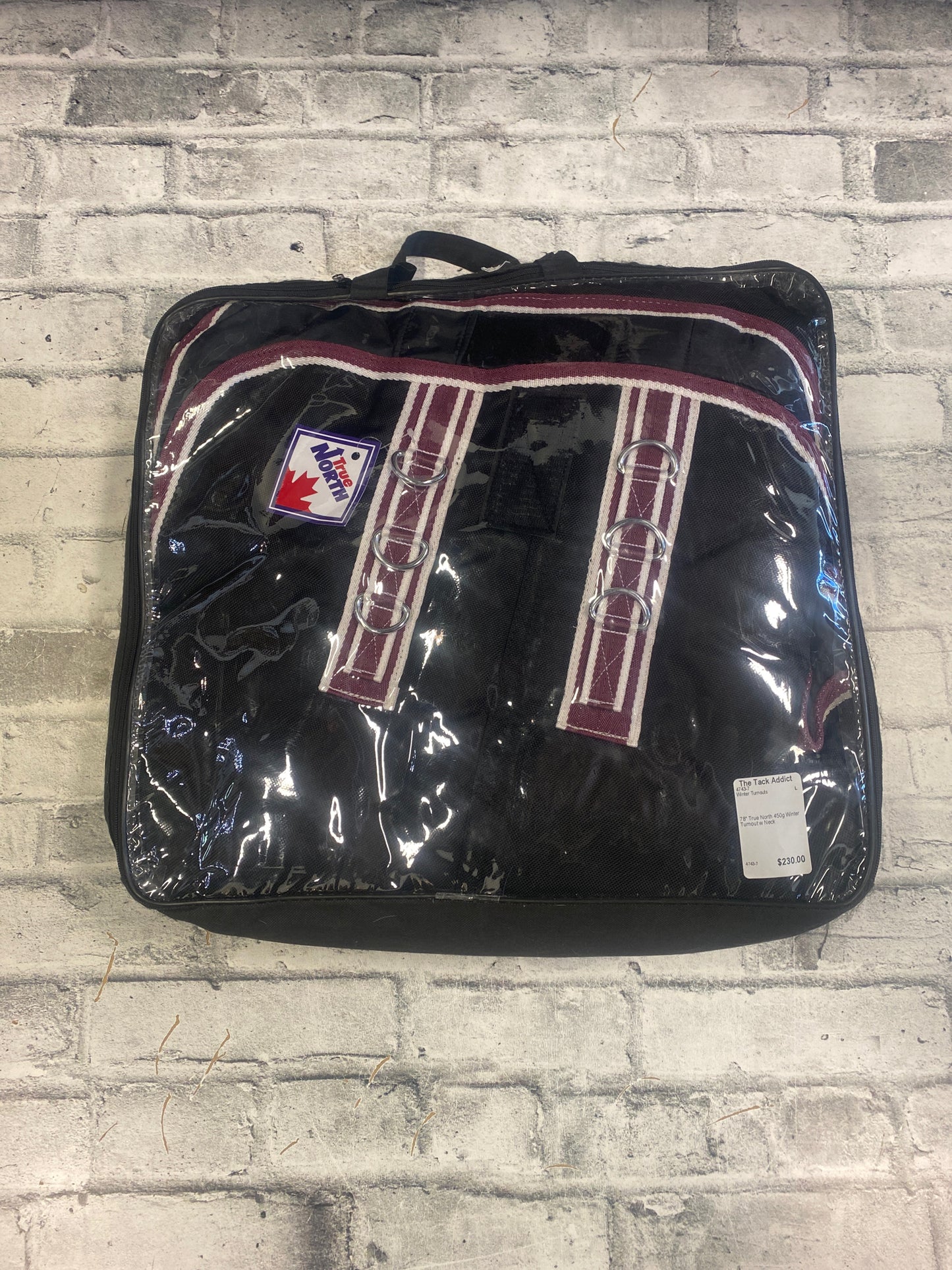 78" True North 450g Winter Turnout w Neck Black/Burgundy