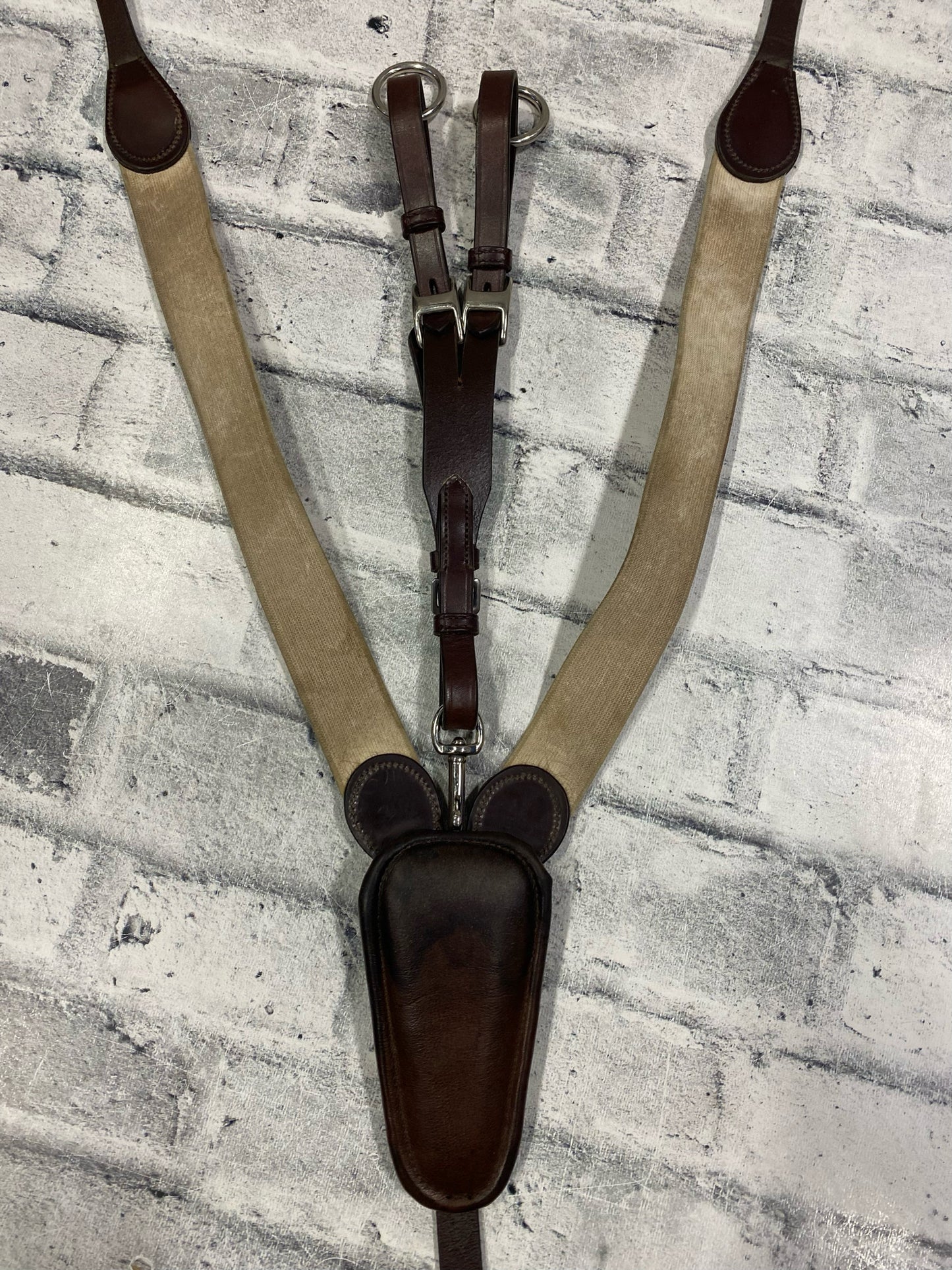 Fancy Stitch Elastic Breastplate Brown F w/ Running Attachment