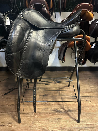 17.5" 2008 Schleese Triumph Dressage Saddle Black