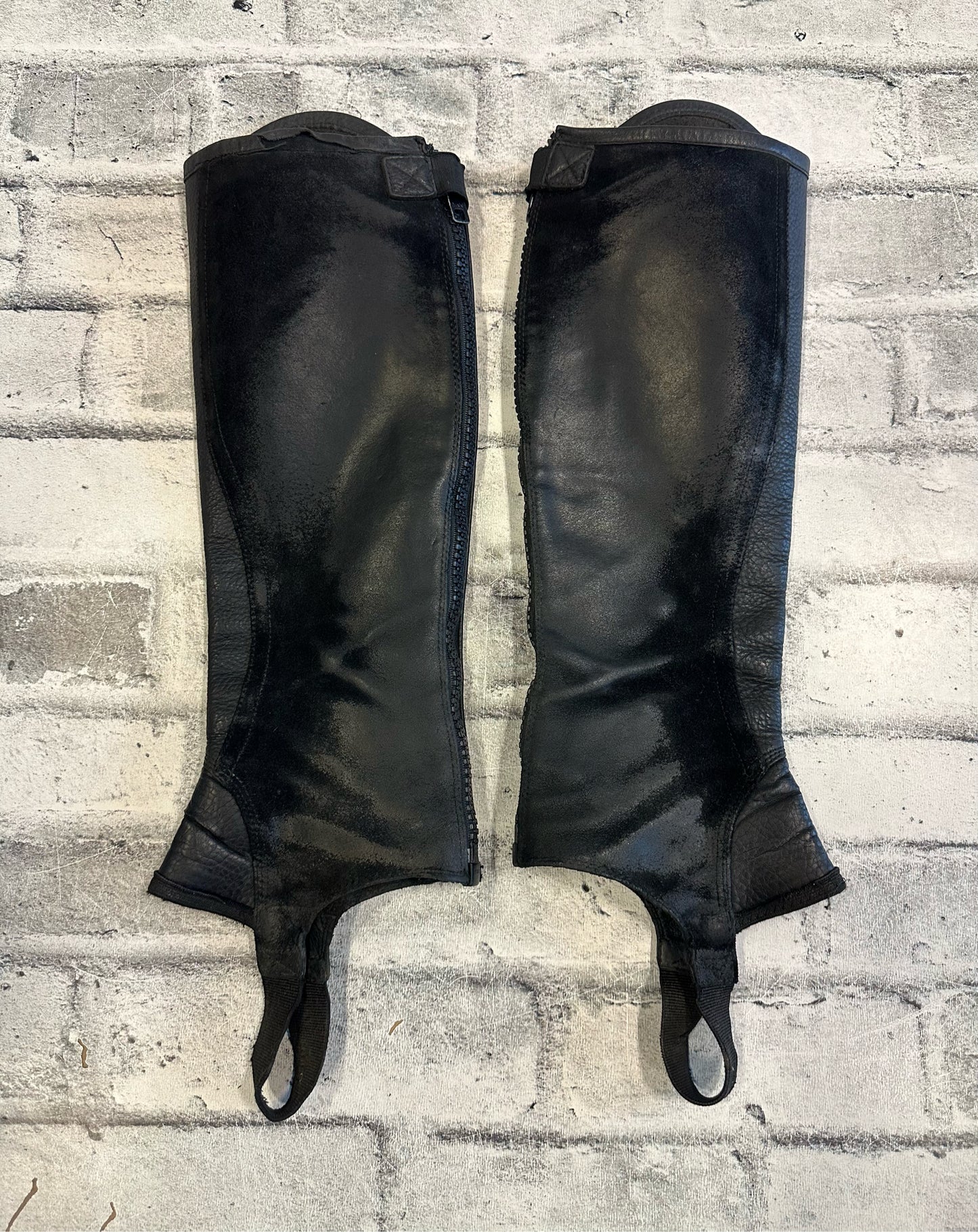 Ariat Leather/Suede Half Chaps - C 13" H 16"