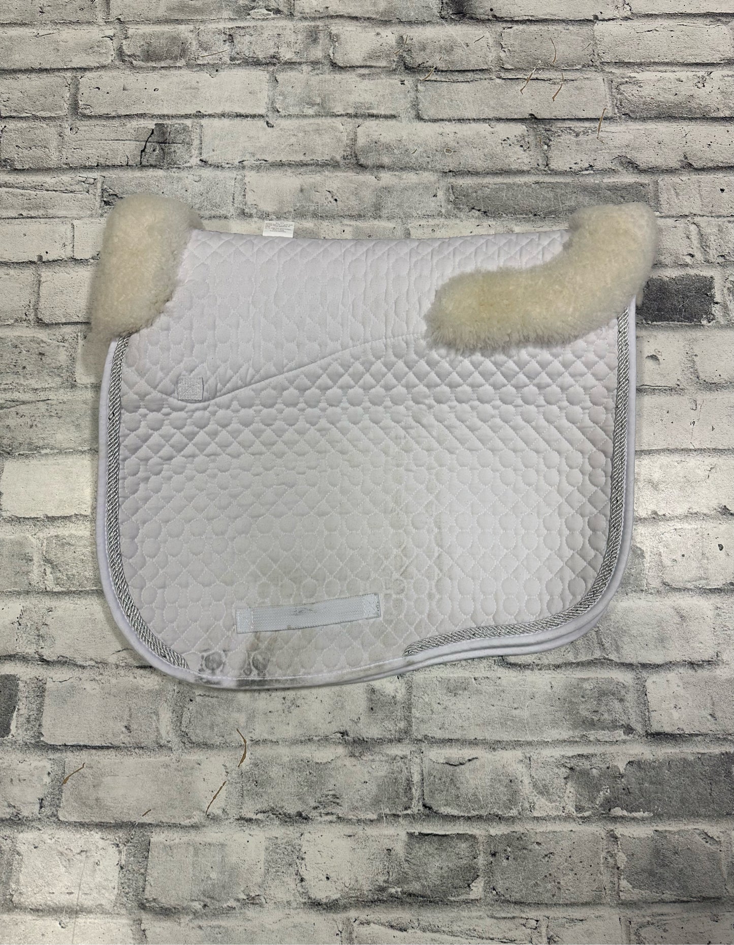 Lettia Dressage Pad White w/ Sheepskin F