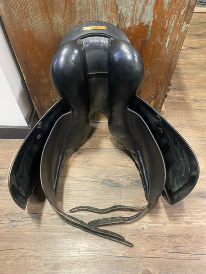 17" Prestige Dressage Saddle - M (5")