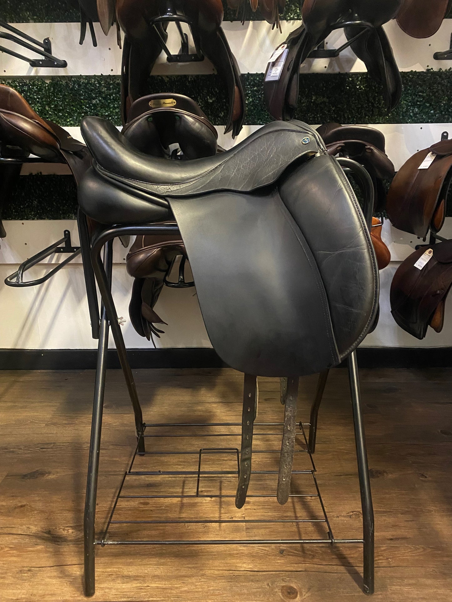 18" Hulsebos Dressage Saddle W (6"Gullet)