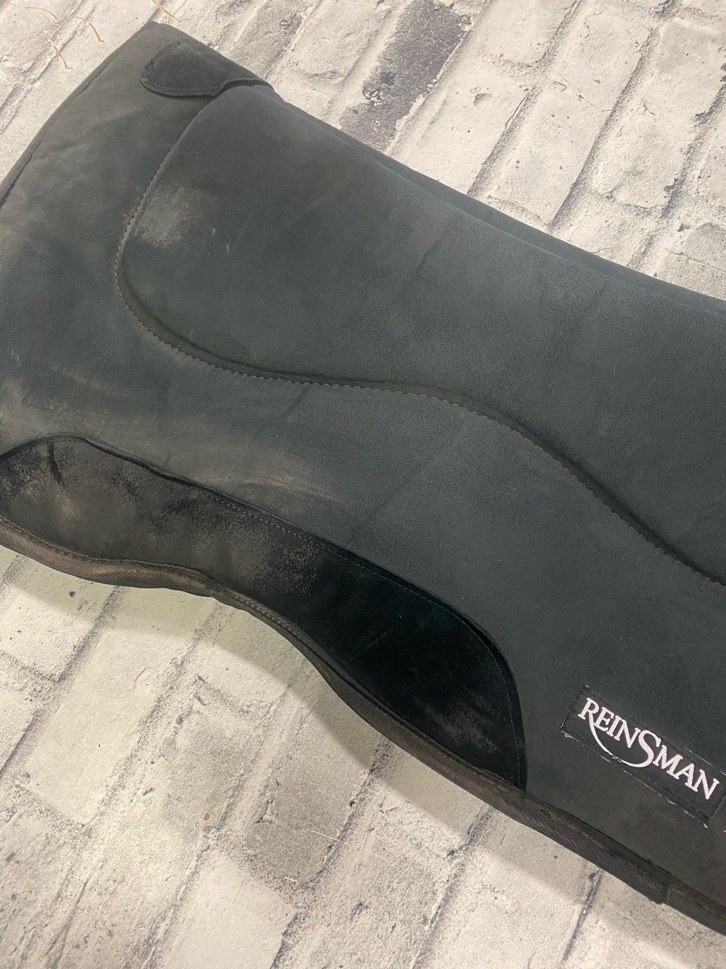 Reinsman Non-Slip Working Pad Black 32" x 33"