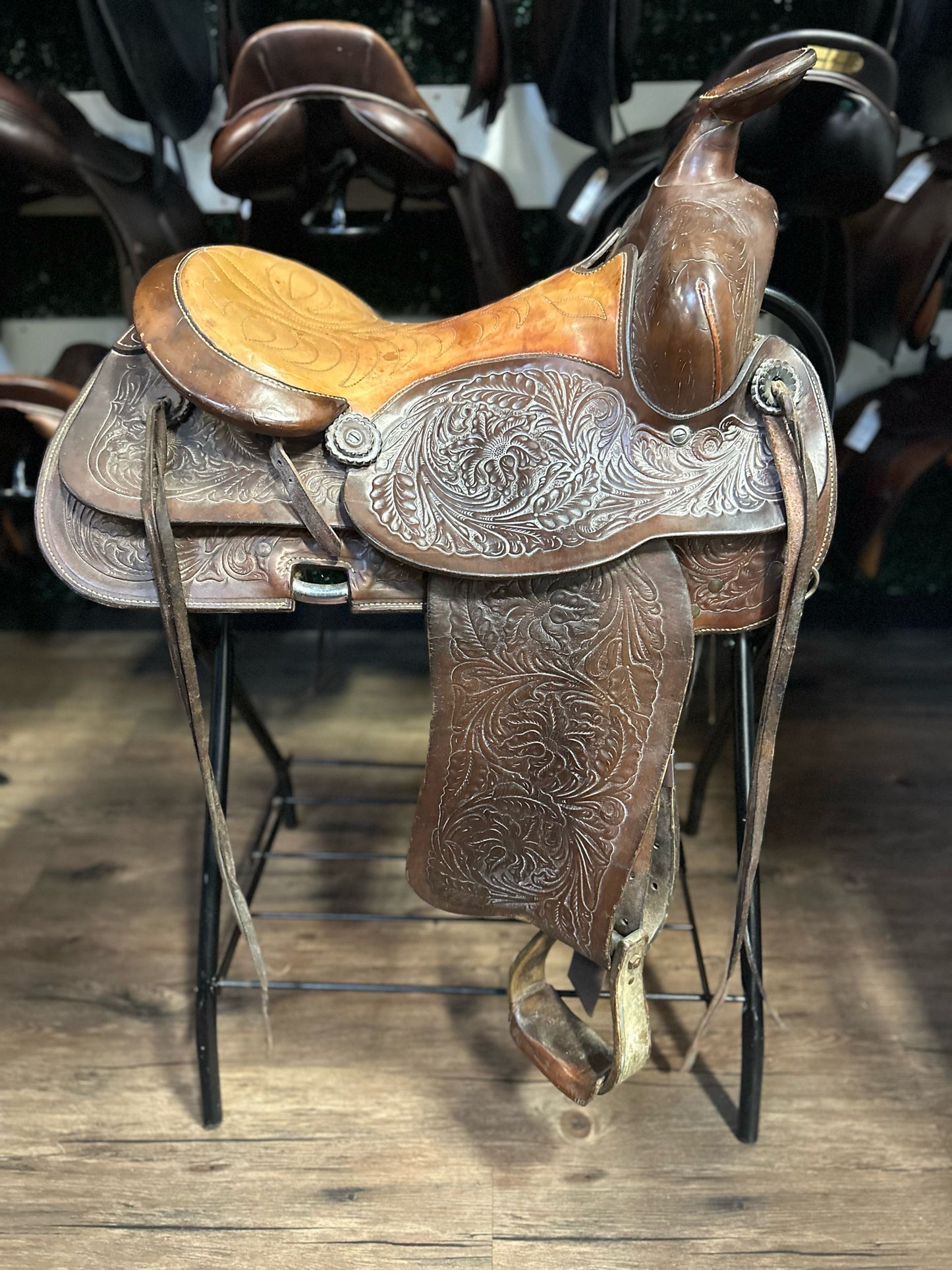 15" Eamor's Trail Saddle #1558 - Full QH (7" Gullet)