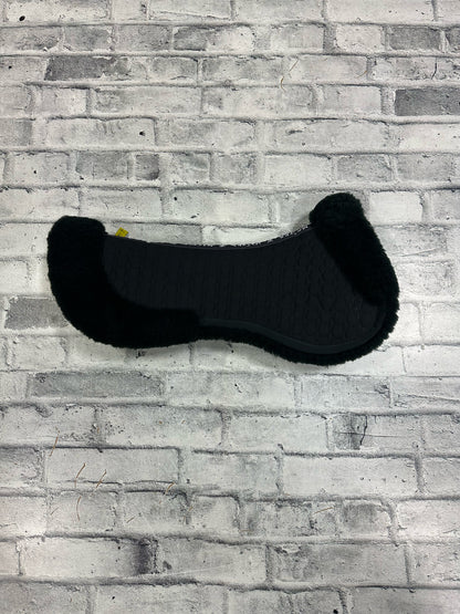 Mattes Black Sheepskin Half Pad Black M