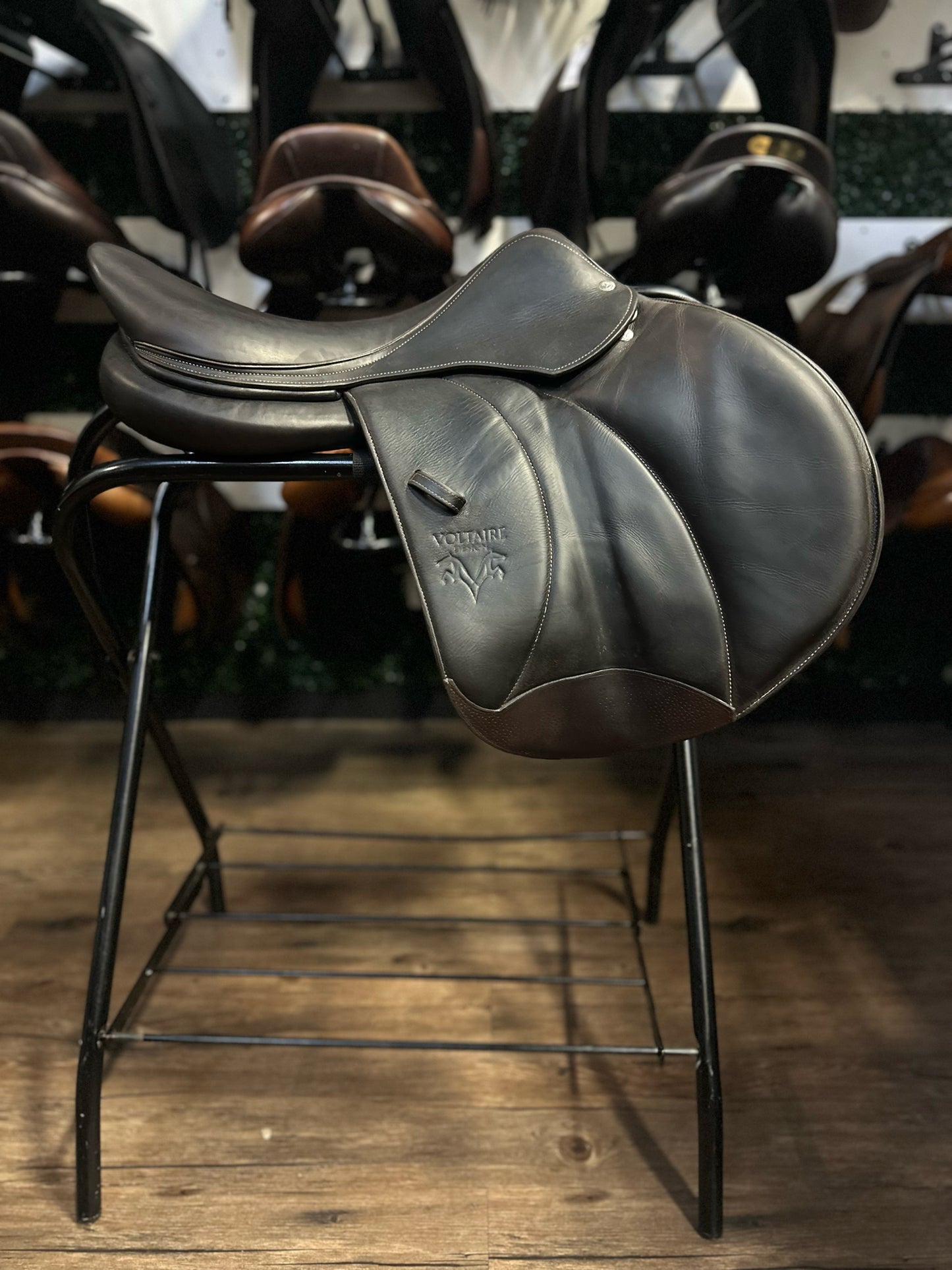 18" 2022 Voltaire Stuttgart CC Saddle (M - 4.5" Gullet)