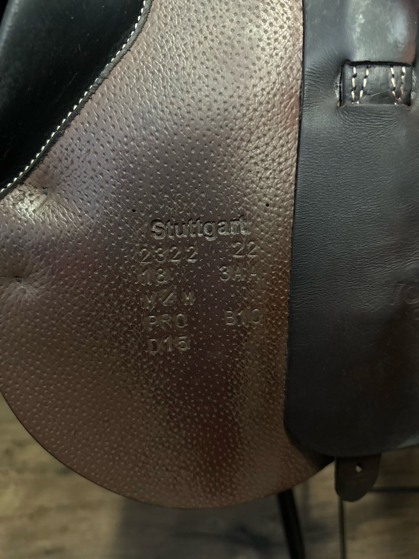 18" 2022 Voltaire Stuttgart CC Saddle (M - 4.5" Gullet)