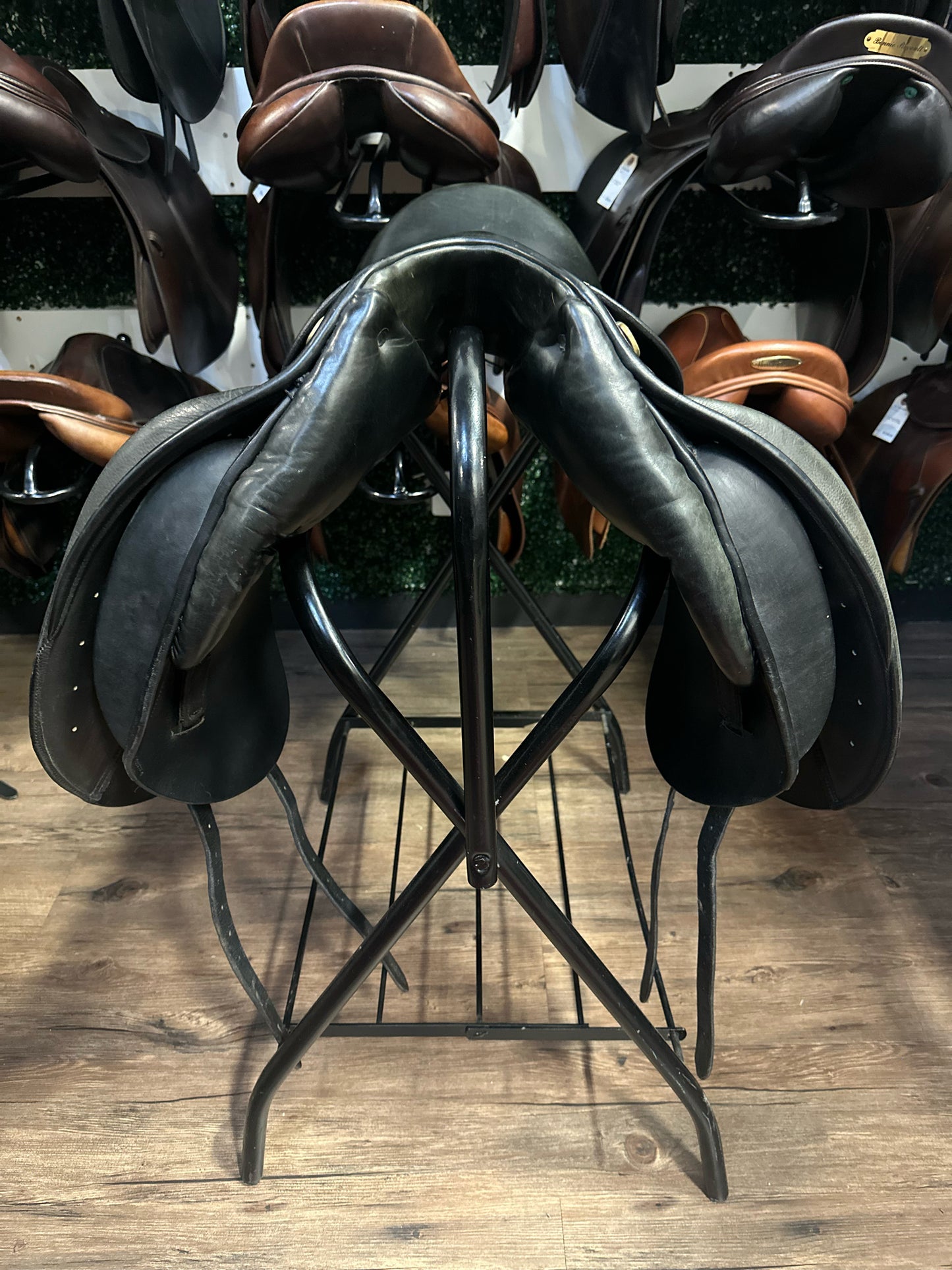 19" 2015 HDR Rivella Dressage Saddle MN (4.5")