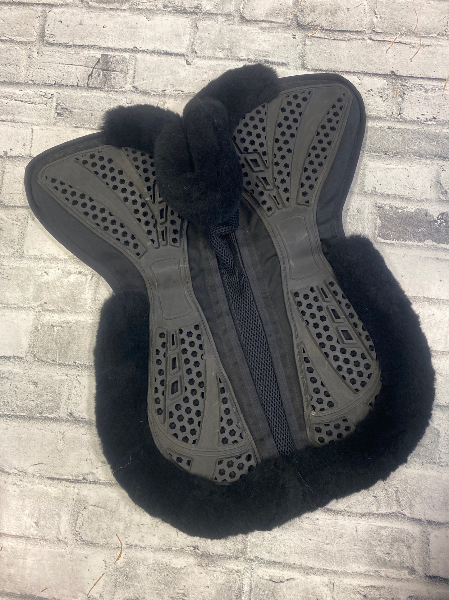 Lovas Equestrian Legendary Sheepskin Relief Pad Black