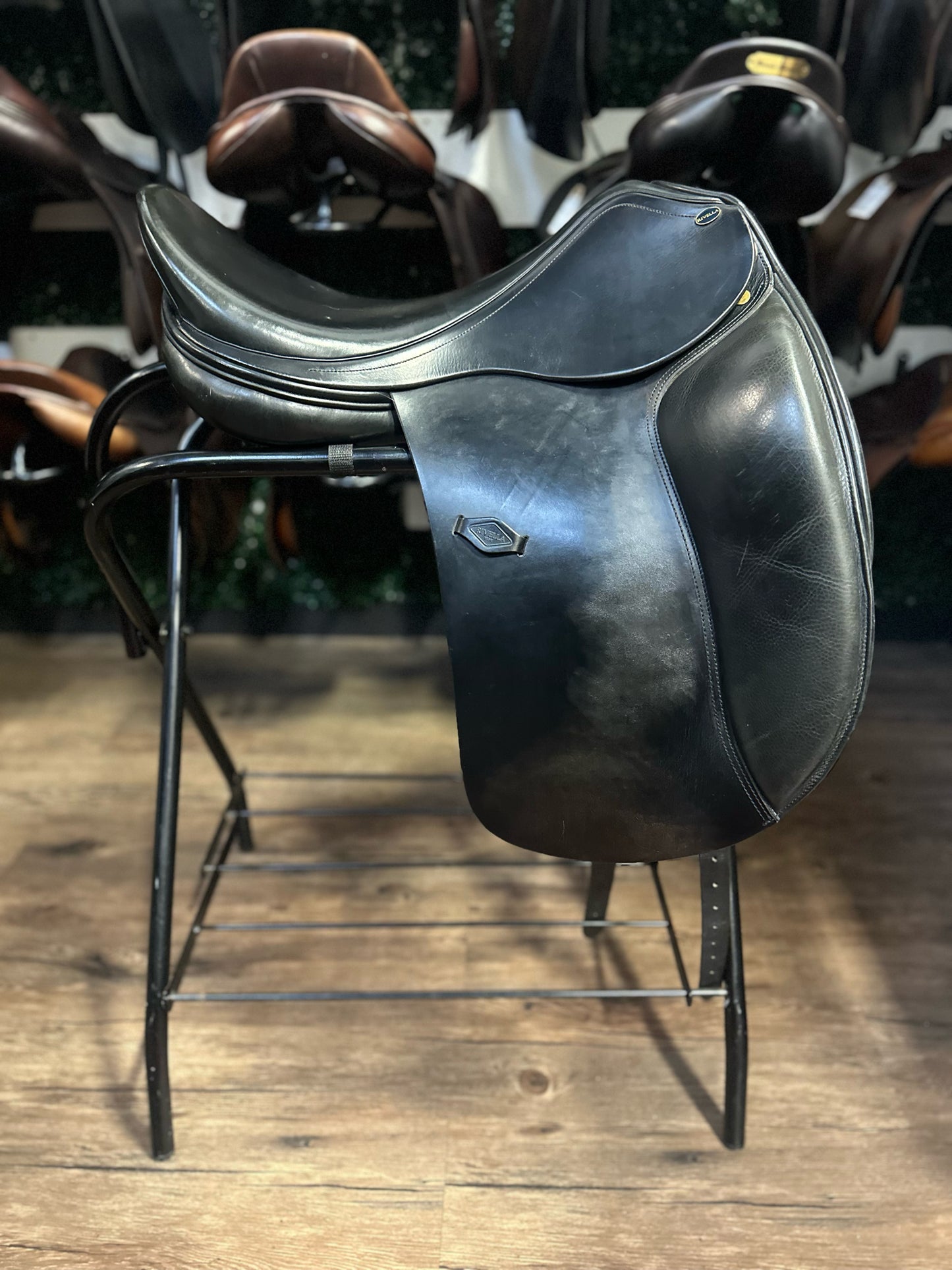 19" 2015 HDR Rivella Dressage Saddle MN (4.5")