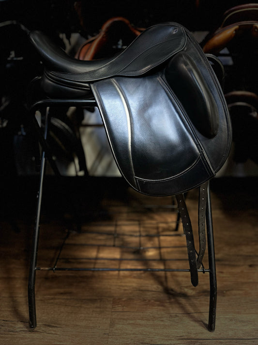 17.5" Frank Baines Union Lux Monoflap Dressage Saddle