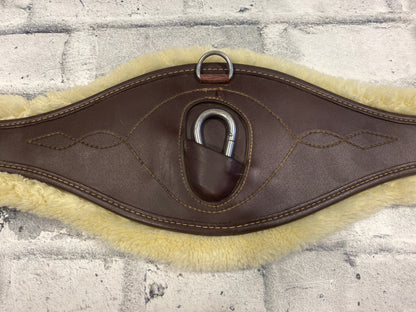 49" Kentucky Leather Shaped Girth With Removable Shepskin