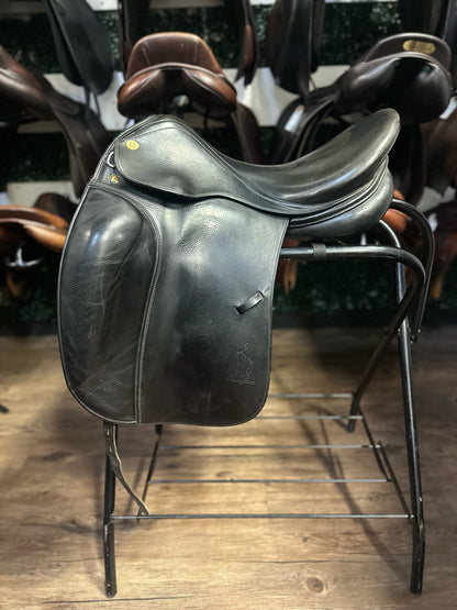17" Prestige Dressage Saddle - M (5")
