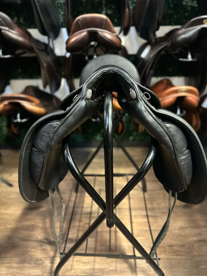 17.5 Stubben Guiness Deluxe Dressage Saddle - MW (5.25")