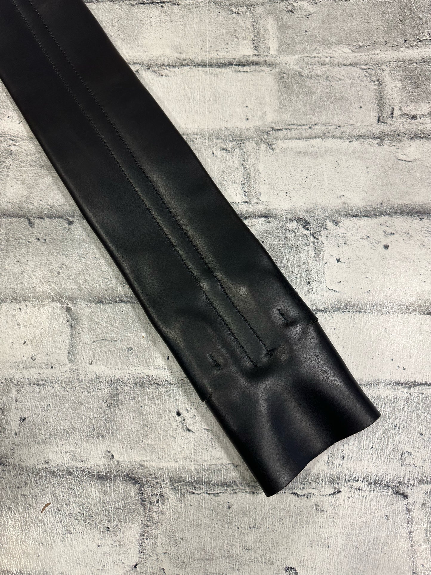 26" Stubben Leather Dressage Girth Black