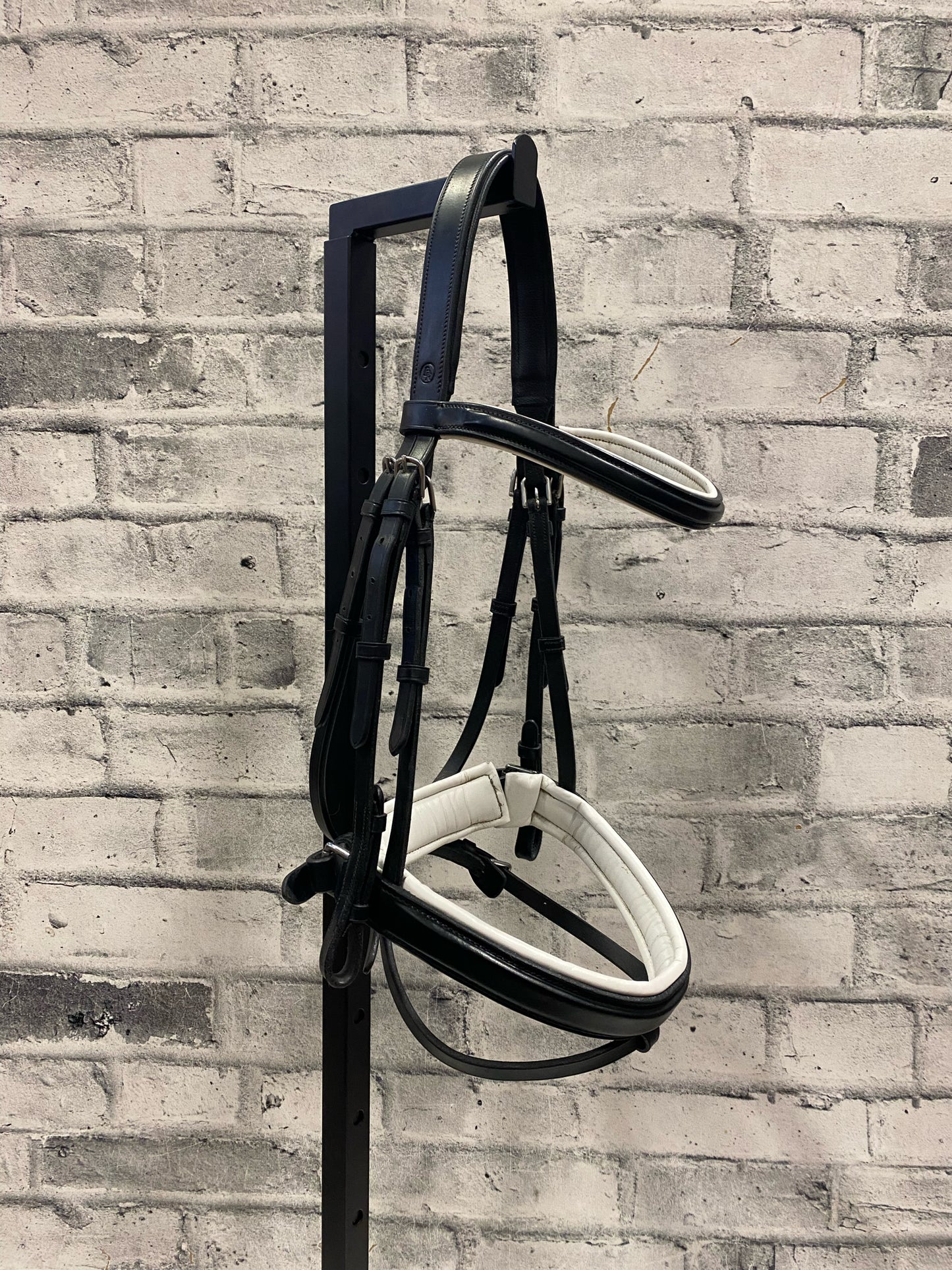 BR Dressage Bridle w/ Flash + Crank Noseband Black/White F