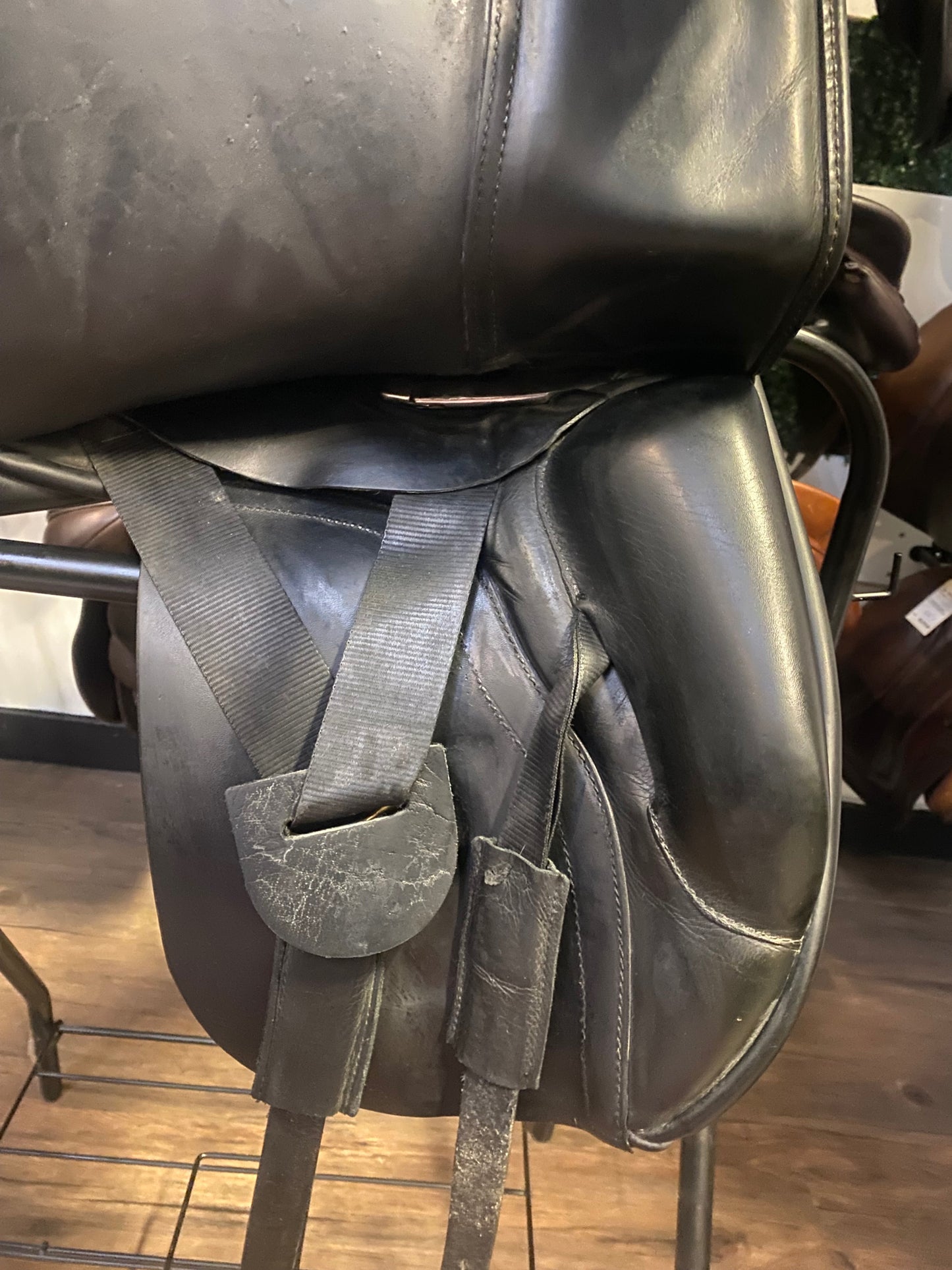 18" Hulsebos Dressage Saddle W (6"Gullet)