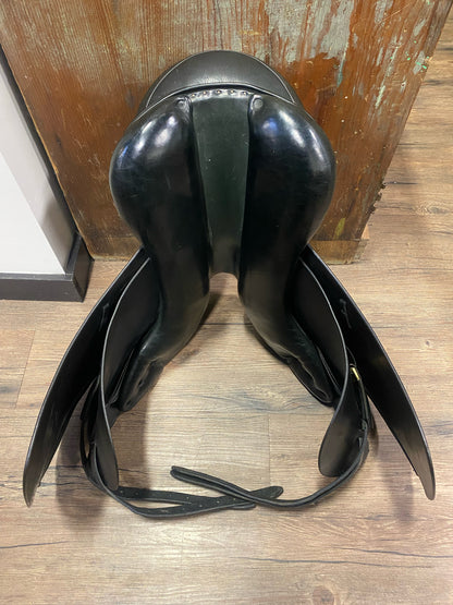 19" 2015 HDR Rivella Dressage Saddle MN (4.5")