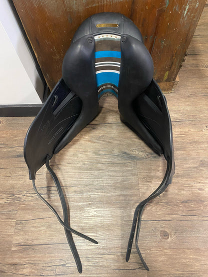 16" 2020 Voltaire Abelaide Dressage Saddle - 5" Gullet (MW)