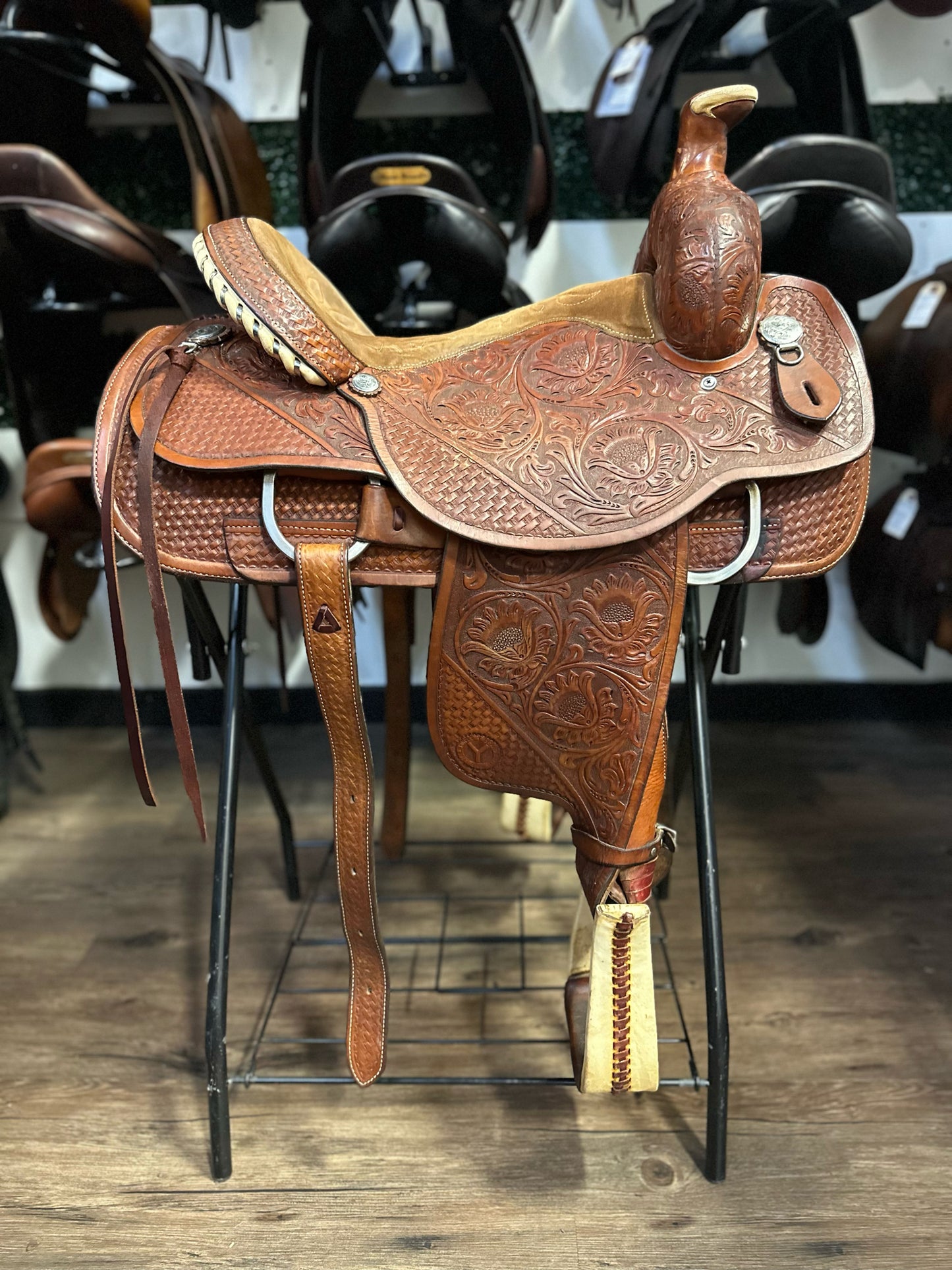 16" Circle Y All Around Roping Saddle + Breastplate (Full OH - 7" Gullet)