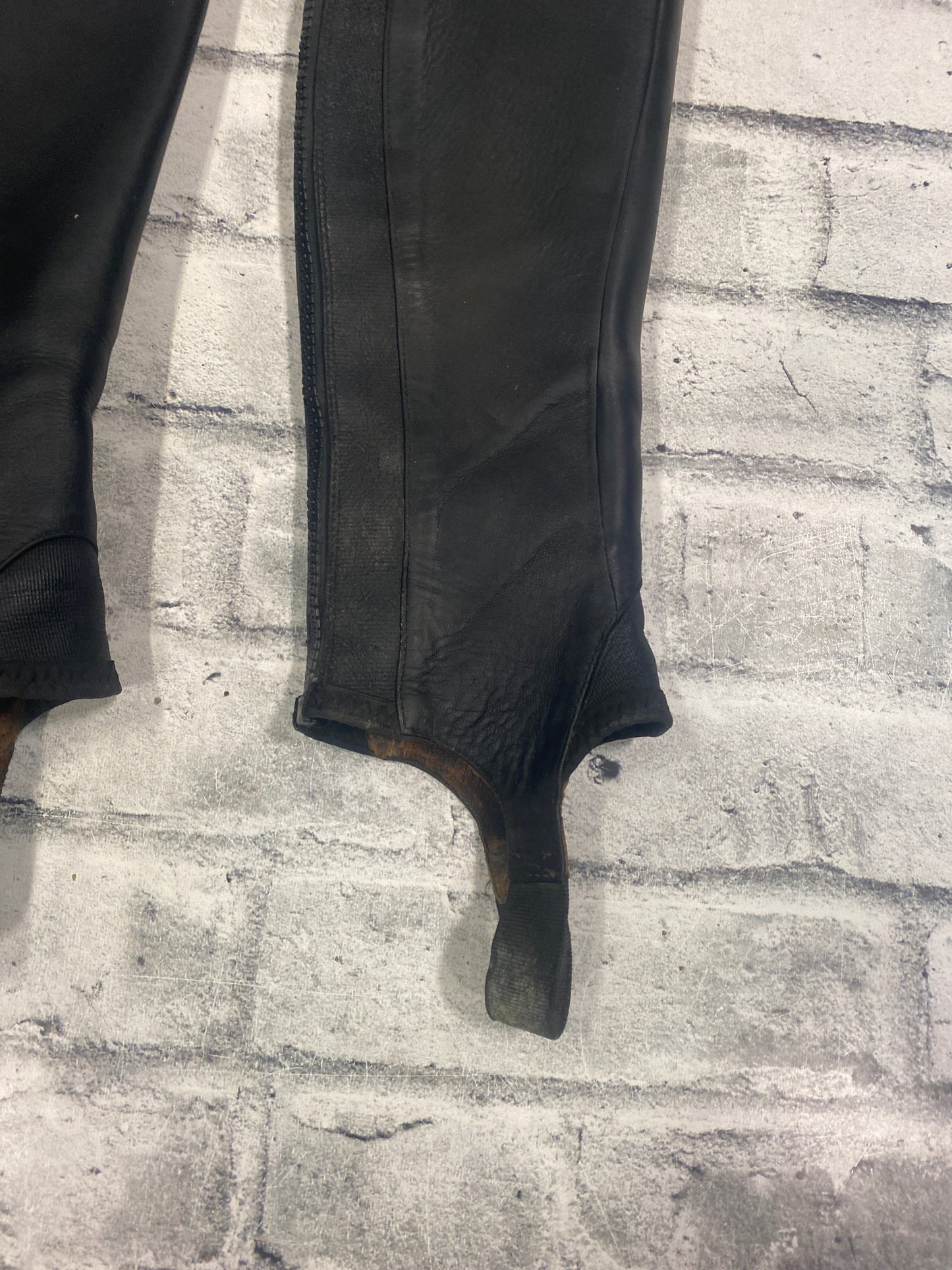 Ariat Close Contact Half Chaps Black ST