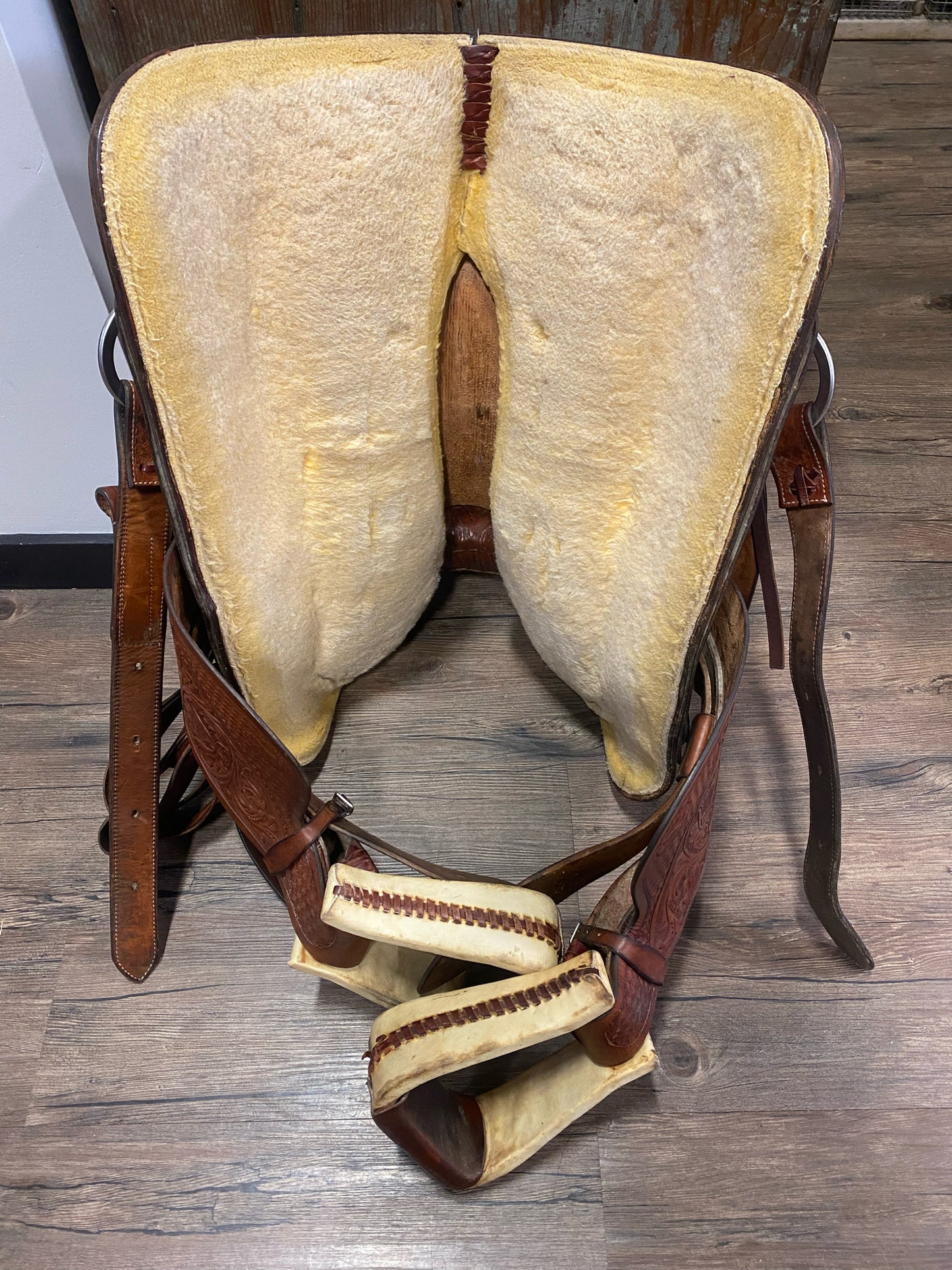 16" Circle Y All Around Roping Saddle + Breastplate (Full OH - 7" Gullet)