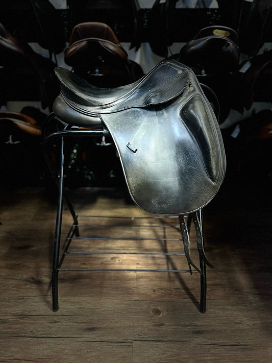 17" Regal Monoflap Dressage Saddle M (5")