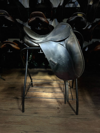 17" County Competitor 2000 Dressage Saddle M (5")