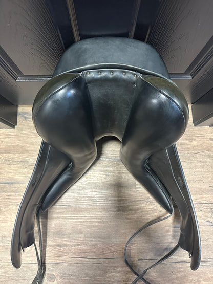 17.5" Regal Monoflap Dressage Saddle