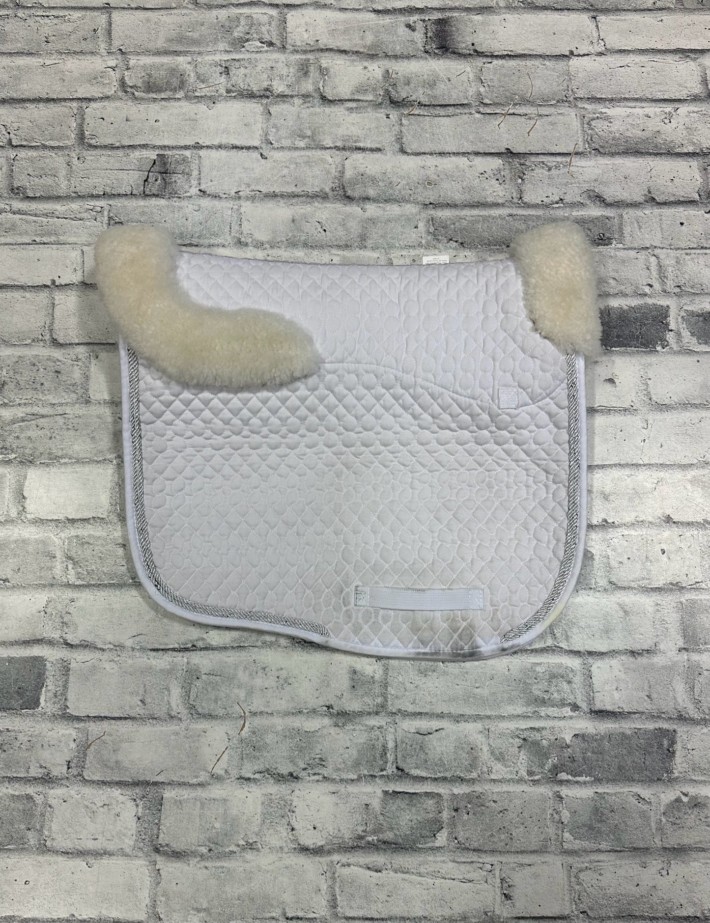 Lettia Dressage Pad White w/ Sheepskin F