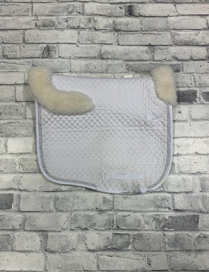 Lettia Dressage Pad White w/ Sheepskin F