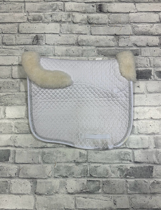 Lettia Dressage Pad White w/ Sheepskin F