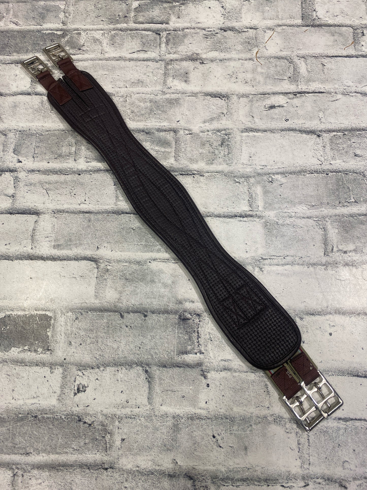 32" Neoprene Schooling Girth Brown w/ One Side Elastic