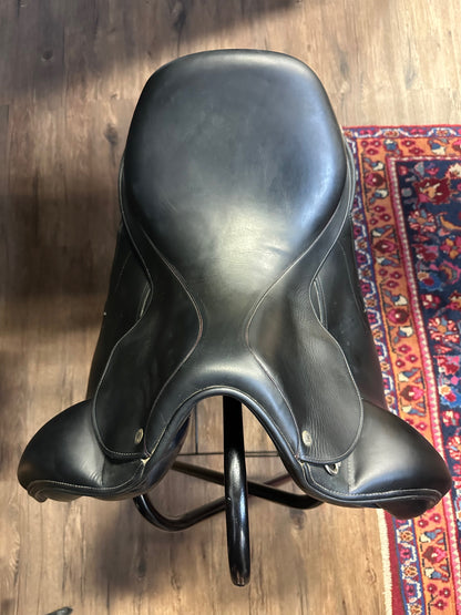 17.5" Regal Monoflap Dressage Saddle